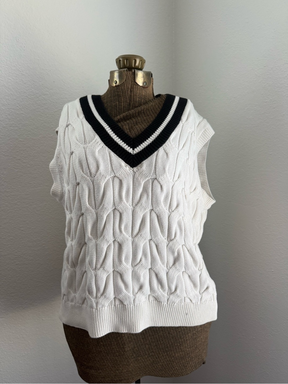Banana Republic White Cable-Knit V-Neck Sweater Vest with Black Trim